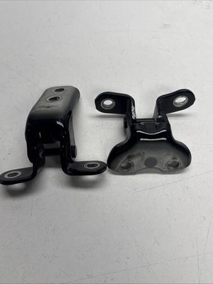 2017-2022  TOYOTA PRIUS Front Left Side DOOR HINGES OEM - Imagem 1 de 4