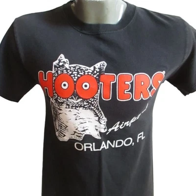 Camiseta Hooters Orlando Vintage Para Hombre Pequeña Aeropuerto de Florida Negra Delta 2 Caras Foto 1 de 4