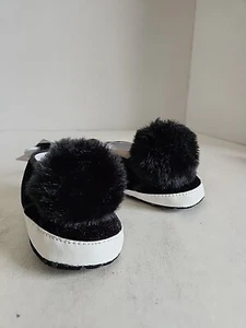 NWT KIDGETS BABY VELVET POM POM SHOES SZ 1 BLACK 0-6 MONTHS - Picture 1 of 7