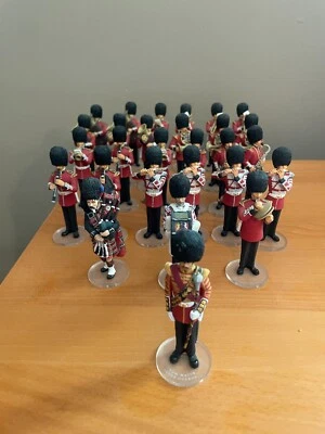 Banda de Marcha Corgi Icon Edition Ceremonial Guardias Escoceses - 24 Piezas  Foto 1 de 4