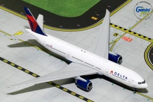 Delta Boeing 777-200LR N708DN GeminiJets GJDAL1819 Scale 1:400 RARE - Picture 1 of 3