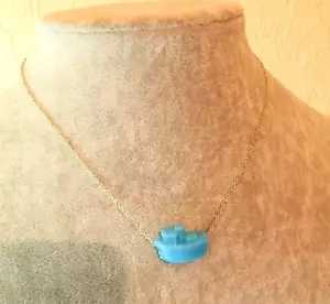 Collana ciondolo plastica barca blu 42 cm catena tono argento eccentrico kitsch insolito - Foto 1 di 4