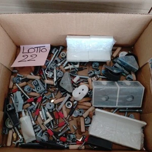 Cod 22) Kit Minuteria Ferramenta Assemblaggio Montaggio Mobili Fai Da Te Stock - Foto 1 di 1