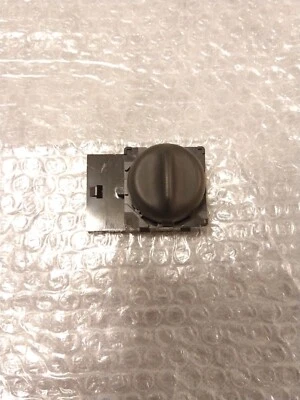 OEM GM SEAT SWITCH 84445926 - Image 1 of 4