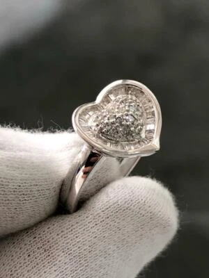 14k Oro Bianco Originale Diamanti Baguette Cuore Halo Destra Anello Sz 7 Regalo - Immagine 1 di 4