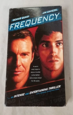 New Line Frequency VHS 2000 Dennis Quiad Jim Caviezel Foto 1 de 4