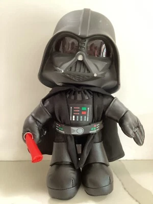 Peluche manipulador de voz Star Wars DARTH VADER con sable de luz iluminado - no habla Foto 1 de 4