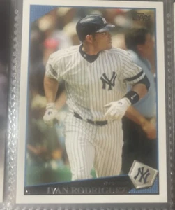Ivan Rodriguez Topps Karte #305 🔥Rare🔥Never Touched by bare hands. 👋🏼 - Bild 1 von 2