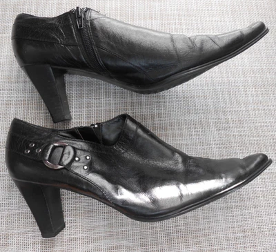 women's Liz Claiborne Black Boot with side zipper leather Heel 2 inch Size 9.5 M - Image 1 of 4