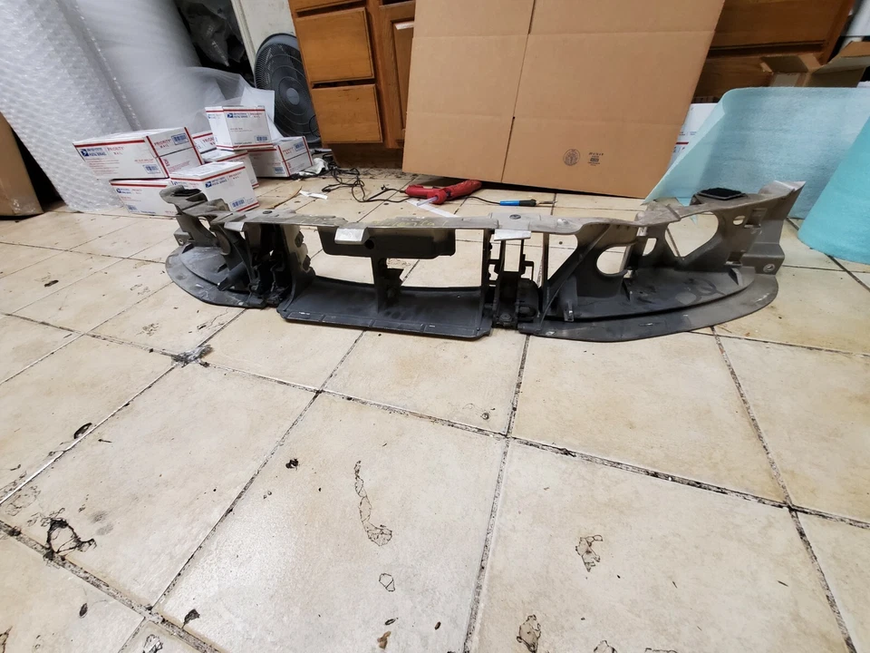 1998-1999-2000-2001-2002 LINCOLN CONTINENTAL HEADER PANEL - Image 1 of 2