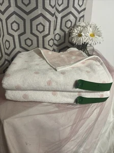 NEW ~ KATE SPADE NEW YORK White/Pink Polka Dot 2 Piece Bath Towel Set - Picture 1 of 4