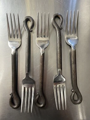 Cubiertos Pottery Barn FIDDLEHEAD acero inoxidable 5 horquillas mango oxidado Foto 1 de 2
