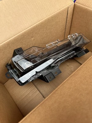 TESLA MODEL Y FRONT Right RH ECE fog Light LED  - Image 1 of 4