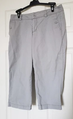Dockers Women’s Grey Cropped Capri Pants - Size 6P - EUC - Image 1 of 4
