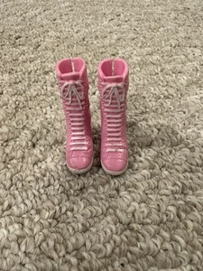 Barbie Puppe Fashion Rosa Schnürschuh Stiefel - Bild 1 von 4