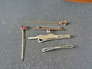 TIE CLIPS & PINS VTG.🌟 MAKER UNKNOWN-GOLDTONE/SILVERTONE-ESTATE 👀 - Picture 1 of 12