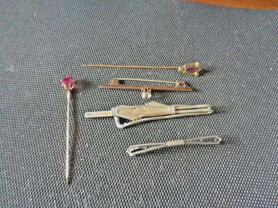 TIE CLIPS & PINS  VTG.🌟 MAKER UNKNOWN-GOLDTONE/SILVERTONE-ESTATE 👀 - Image 1 of 4