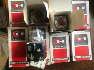 Cutler-Hammer 10250T22 Switch Red Light Push Button Pretest  50-60Hz New  - Picture 1 of 1