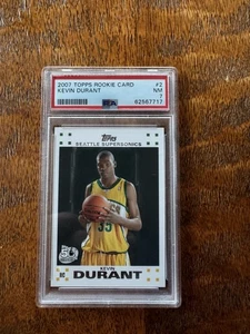 Tarjeta de novato Kevin Durant 2007 Topps #2 PSA 7 casi nueva 2007-2008 NBA baloncesto RC. - Imagen 1 de 2