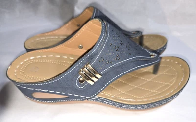 NWOT 41/8.5 US Arch Support Sporty Cushion Flip Flops Thong Sandals Blue - Image 1 of 4