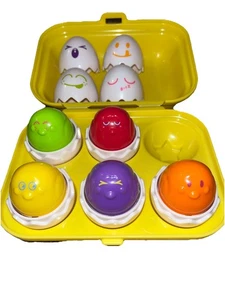 Replacement 1993 TOMY Hide-N-Squeak Egg Carton Learning Toy Container & 5 Eggs - Picture 1 of 6