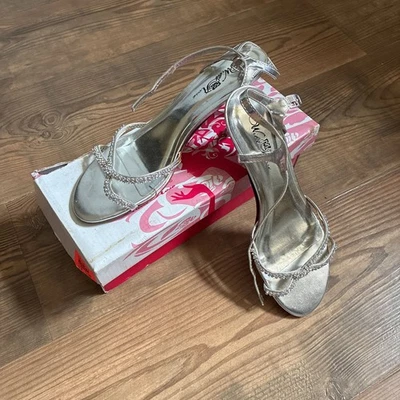 Wild Rose Silver Rhinestone Jewels Open Toe Heels Womens Shoes Sz 5.5 - Image 1 of 2