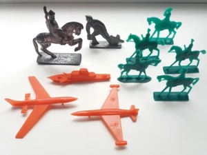 Vintage Soviet Russian Set of Tin and Plastic Soldiers Children's Toys USSR - Picture 1 of 23