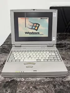 Retrò Vintage Toshiba Satellite S300CDS 90s Windows Win 95 - Funzionante - Foto 1 di 19