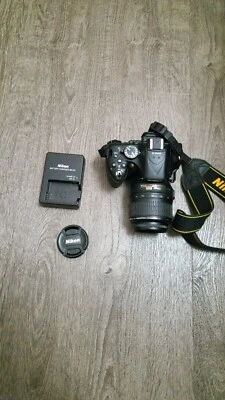 Nikon D5200 DSLR Camera 24.1MP with 18-55mm, Shutter Count 17066, Luke New Cond. - Image 1 of 4
