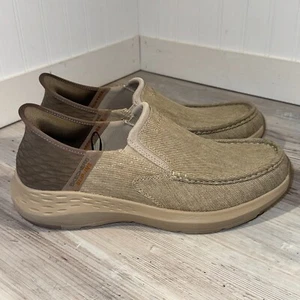Skechers Parson Dewitt Slipper Herren Gr. 13 taupe hellbraun freihändig Slipper - Bild 1 von 19