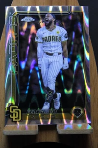 2025 Topps Chrome Fernando Tatis Jr RAYWAVE - Picture 1 of 2