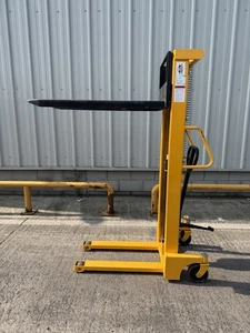 Manual High Lift Hydraulic Pallet Stacker - Picture 1 of 7
