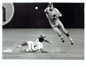 1978 Vintage Photo Rangers Toby Harrah Mariners Craig Reynolds in Baseball Game - Picture 1 of 2
