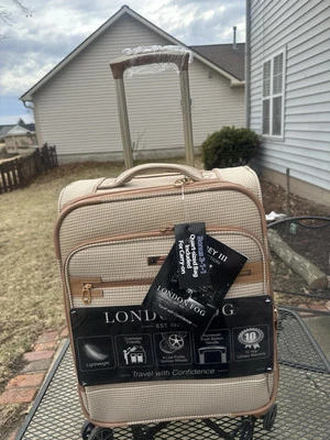 LONDIN FOG ABBEY III COLLECTION 20" EXPANDABLE 8-WHEEL SPINNER CARRY ON LUGGAGE - Image 1 of 4