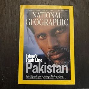 ISLAM'S FAULT LINE IN PAKISTAN SEPT 2007 NATIONAL GEOGRAPHIC MAGAZINE - Picture 1 of 2
