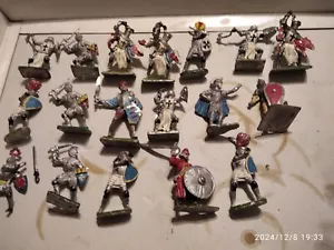 LOTTO SOLDATINI MEDIEVALI 1/32- METALLO BIANCO- CLONI DI BRITAINS E ALTRE MARCHE - Foto 1 di 9