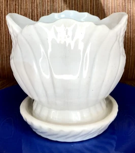 Vintage McCoy? Pottery Shell White Planter with Attached Saucer - Picture 1 of 7