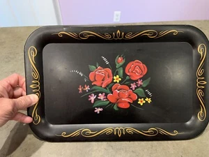 Vintage Toleware Tablett handbemalt rote Rosen schwarz rechteckig Metall 14x9 - Bild 1 von 6
