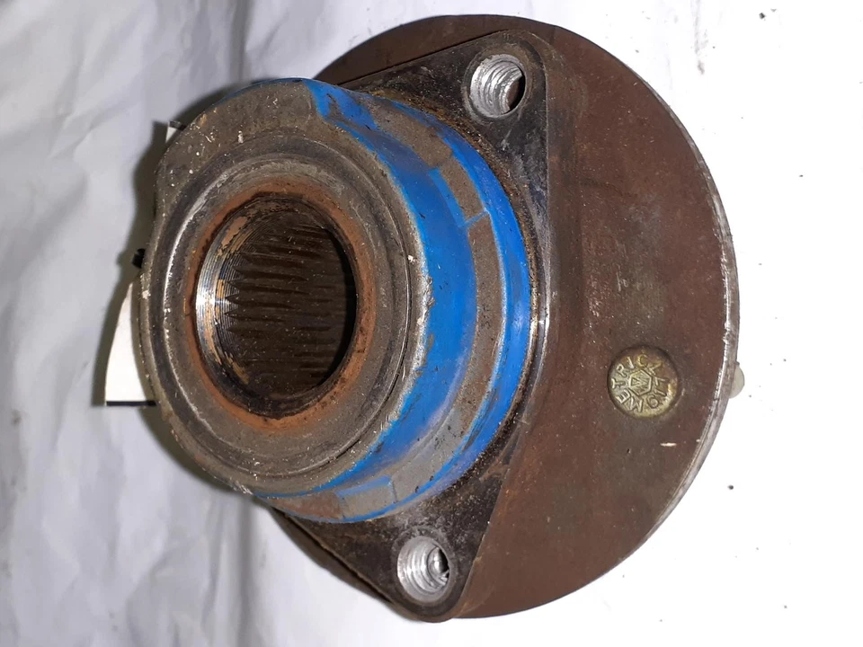 Buje de rueda delantero usado se adapta a: Buick Lacrosse 2005 delantero sin ABS grado B Foto 1 de 4