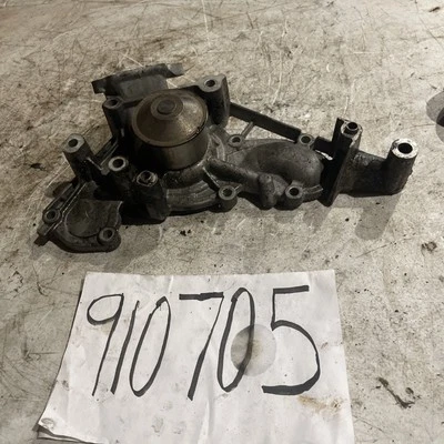 95-97 Lexus LS400 WATER PUMP Housing 4.0L - Image 1 of 4