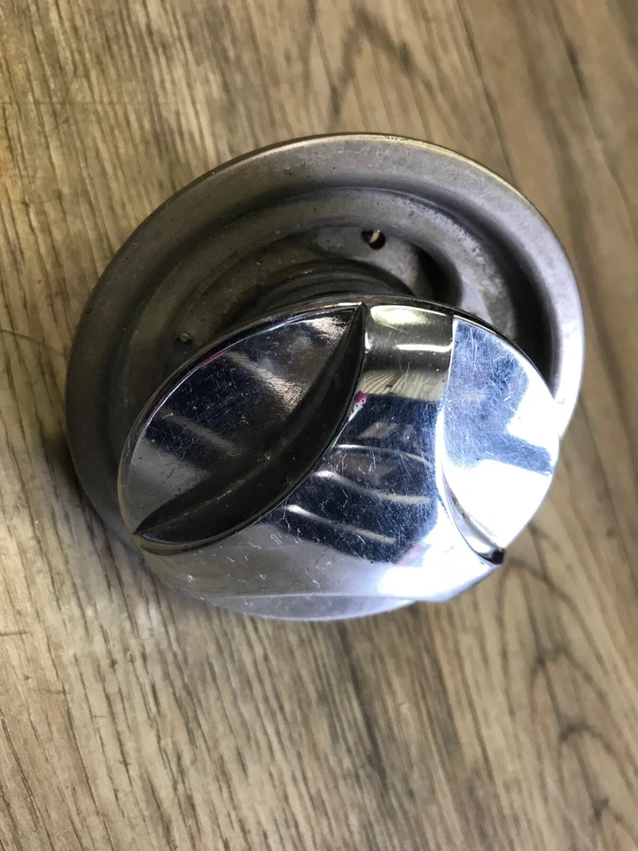 1970 FORD MUSTANG MACH 1 Б/У OEM КАПОТ ХРОМ ЗАВОДСКОЙ ПОВОРОТНЫЙ ЗАМОК - Изображение 1 из 4