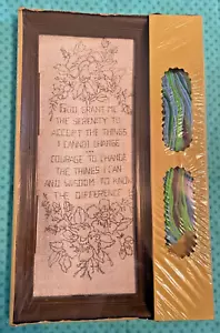 "GOD, GRANT ME THE SERENITY" Vintage CREWEL Stickpackung mit Rahmen -Wonder Art- MIB! - Bild 1 von 3