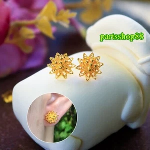 Pendientes Enchapados en Oro Flor Tailandés Baht Amarillo Huggie Joyería Mujeres Boda 1 par - Imagen 1 de 6
