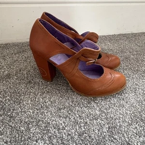 Red or Dead Ladies Y2K Tan Leather Brogue Pattern Court Heels Shoes Size UK 7 - Picture 1 of 15