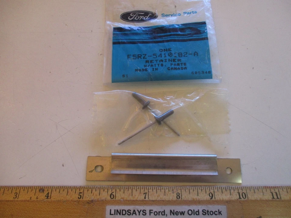 NUEVO OEM FORD 1995/2000 CONTORNO "RETENEDOR" CON ATG. PIEZAS, MOLDURAS F5RZ-5410182-A Foto 1 de 4