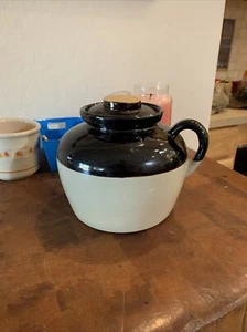 Unmarked Antique Stoneware Bean Pot (USA stamped) - Picture 1 of 5