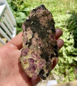 Hermoso granate lapidario áspero 7,97 OZ - Imagen 1 de 4