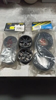 Wegen Hobbyaufgabe: Carson Stormracer: 4 Felgen 11403 und 2 Reifen 11404, Neu! - Bild 1 von 3