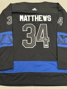 BECKETT COA AUSTON MATTHEWS Signed Autographed Toronto Maple Leafs Hockey Jersey - Picture 1 of 2