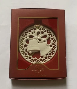 Lenox Jingle Bells Adorno Perforado Marfil China Nuevo En Caja Primera Calidad - Imagen 1 de 2